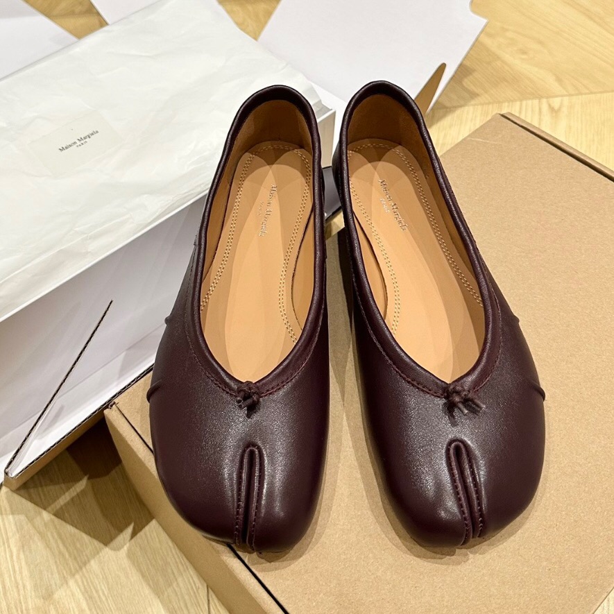 Maison Martin Margiela Women's Tabi Ballet Flats In Dark Brown Leather